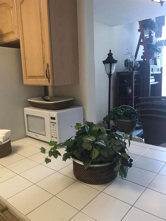 MAYFAIR LAKE - Residential