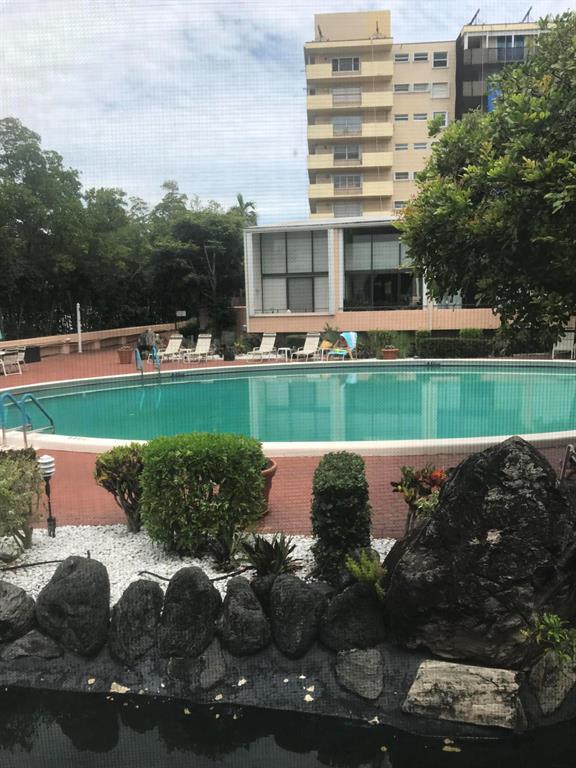 MAYFAIR LAKE - Residential