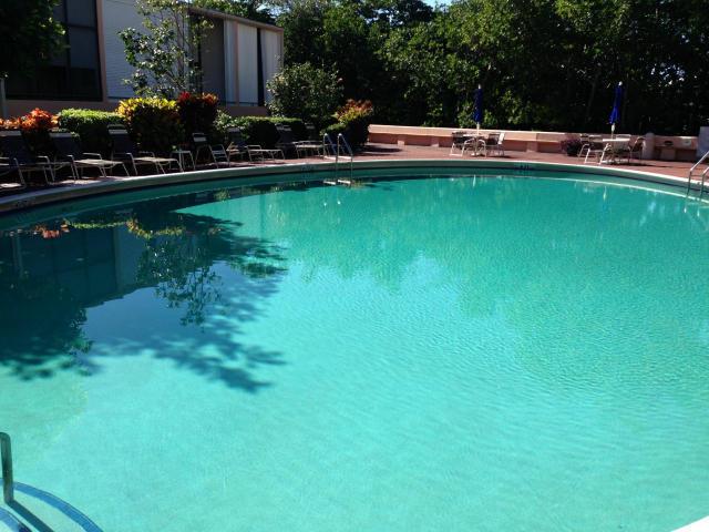 MAYFAIR LAKE - Residential