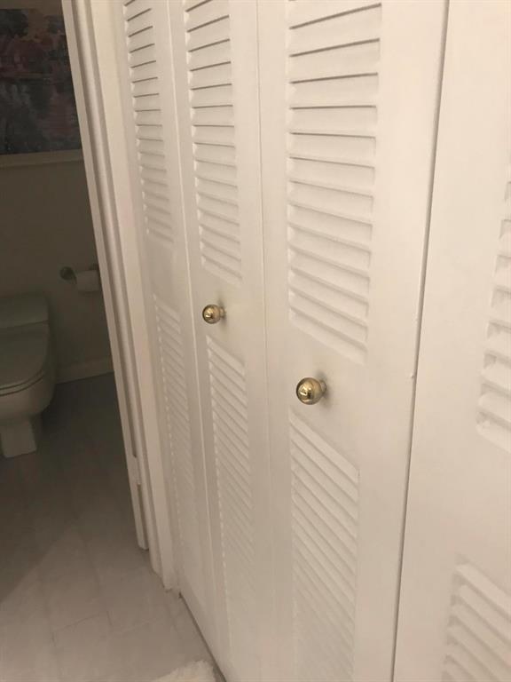 MAYFAIR LAKE - Residential