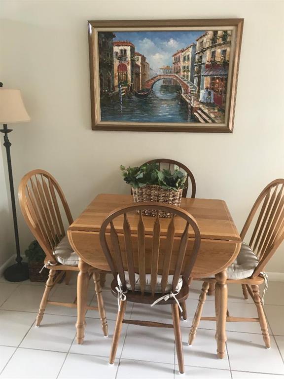 MAYFAIR LAKE - Residential