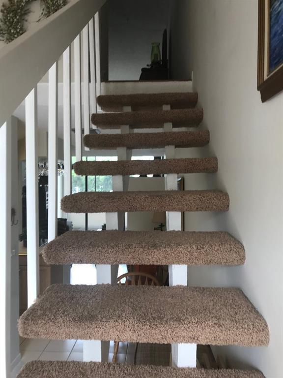 MAYFAIR LAKE - Residential