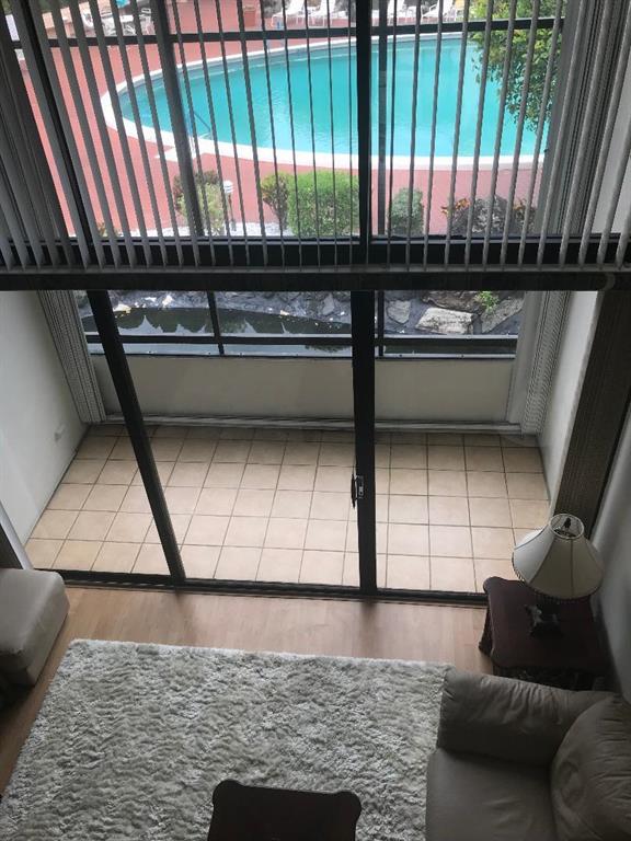 MAYFAIR LAKE - Residential