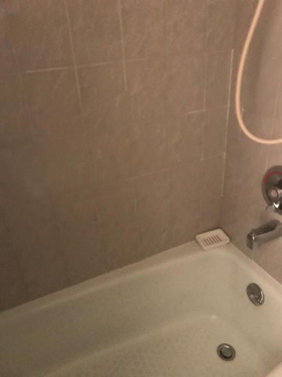 MAYFAIR LAKE - Residential