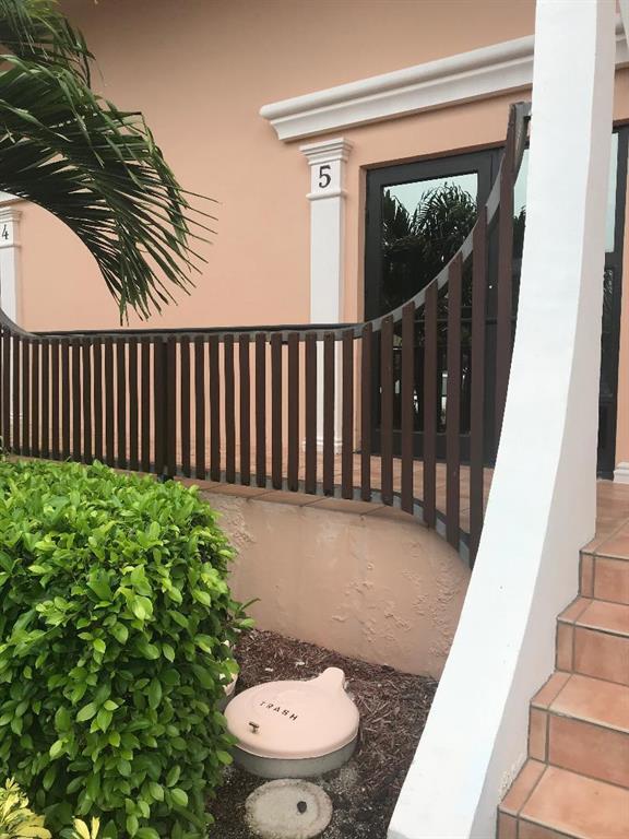 MAYFAIR LAKE - Residential