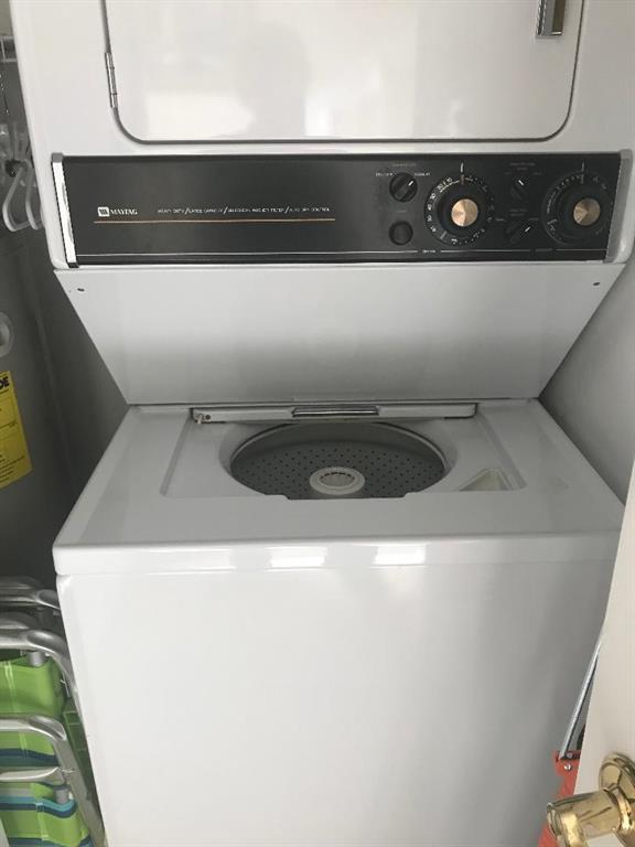 MAYFAIR LAKE - Residential