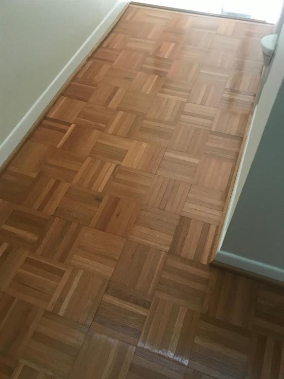 MAYFAIR LAKE - Residential