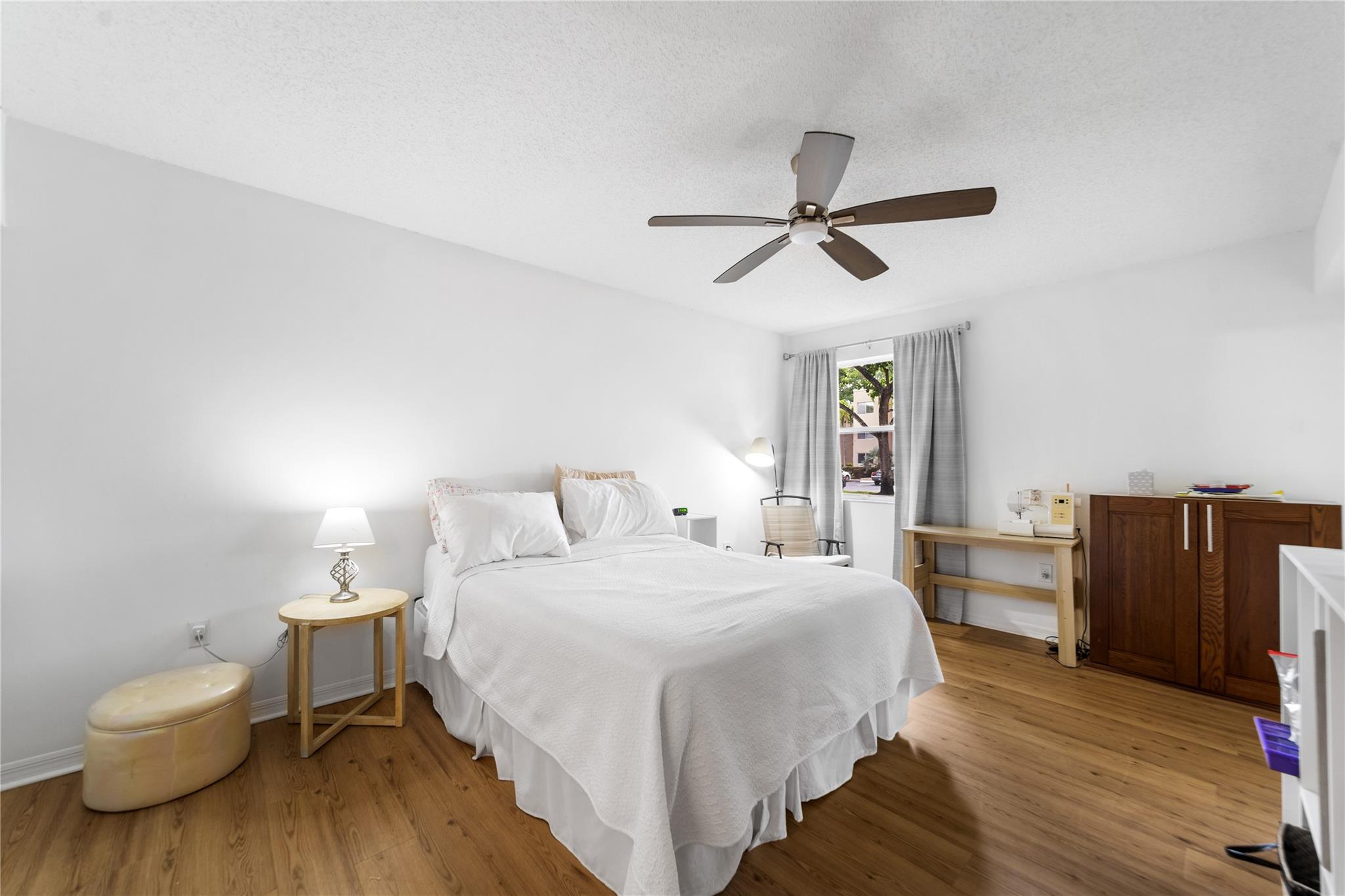 DEVON J KINGS POINT - Residential