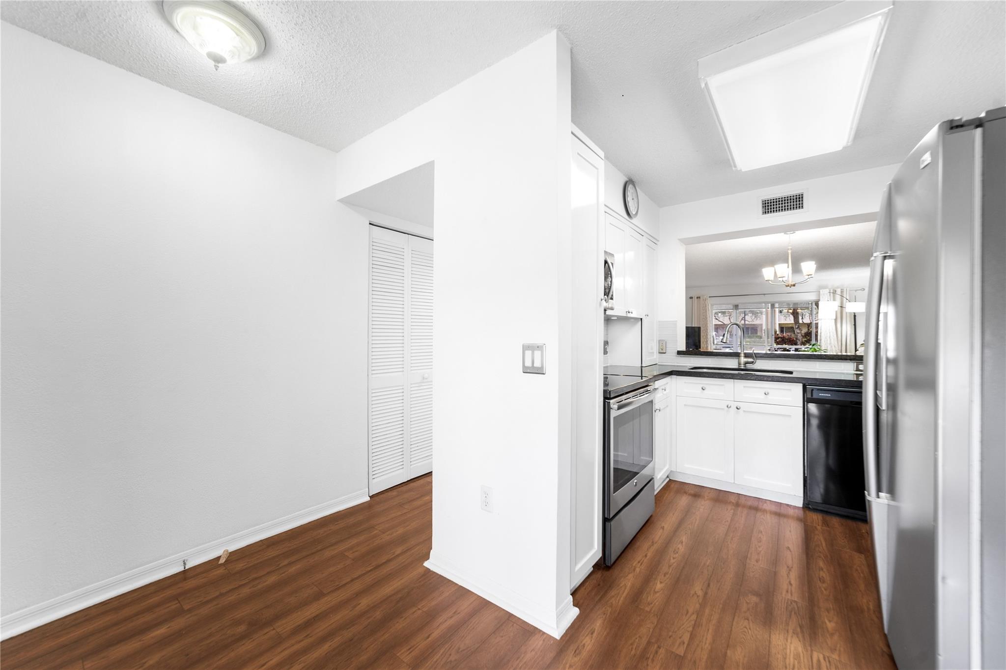 DEVON J KINGS POINT - Residential