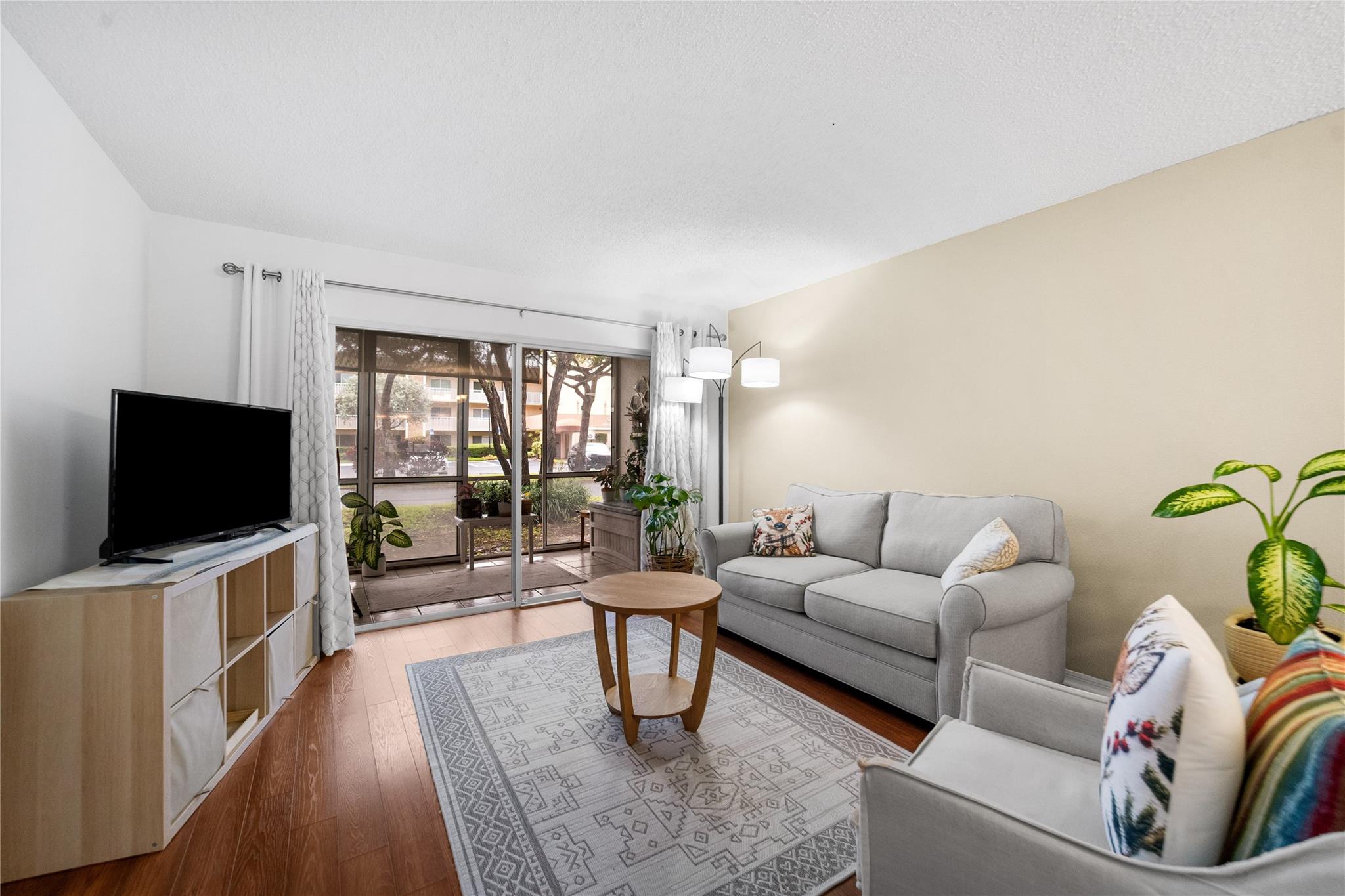 DEVON J KINGS POINT - Residential
