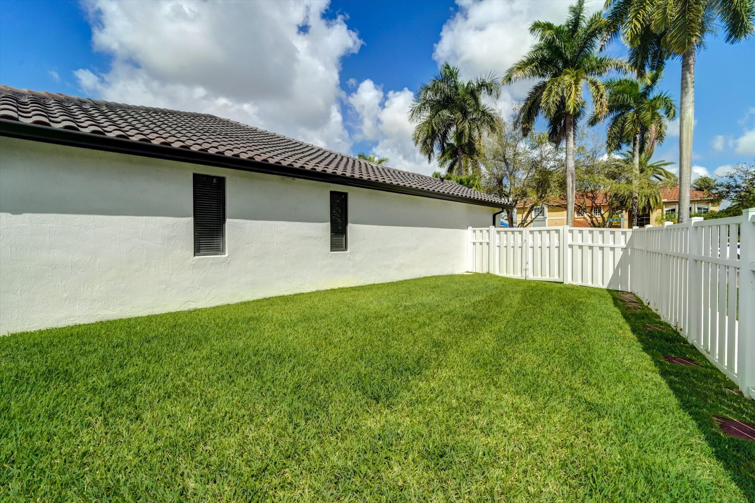 WINDSOR PALMS - Residential