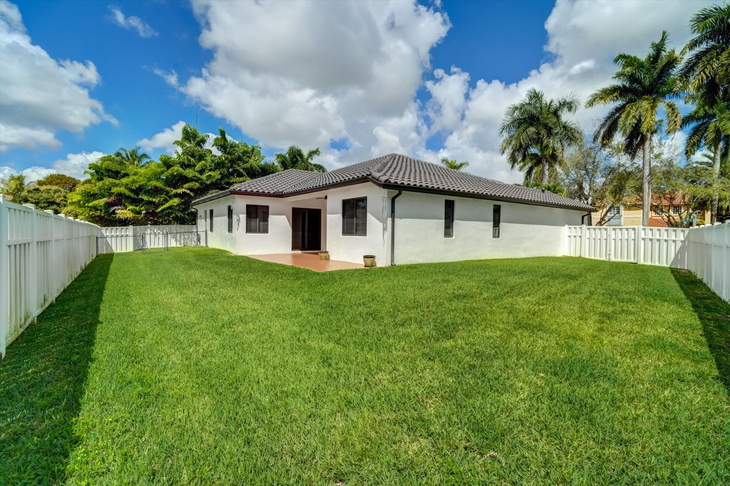 WINDSOR PALMS - Residential