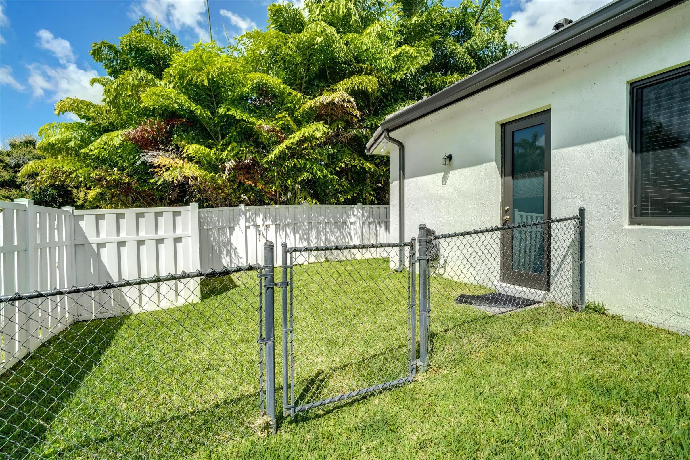 WINDSOR PALMS - Residential