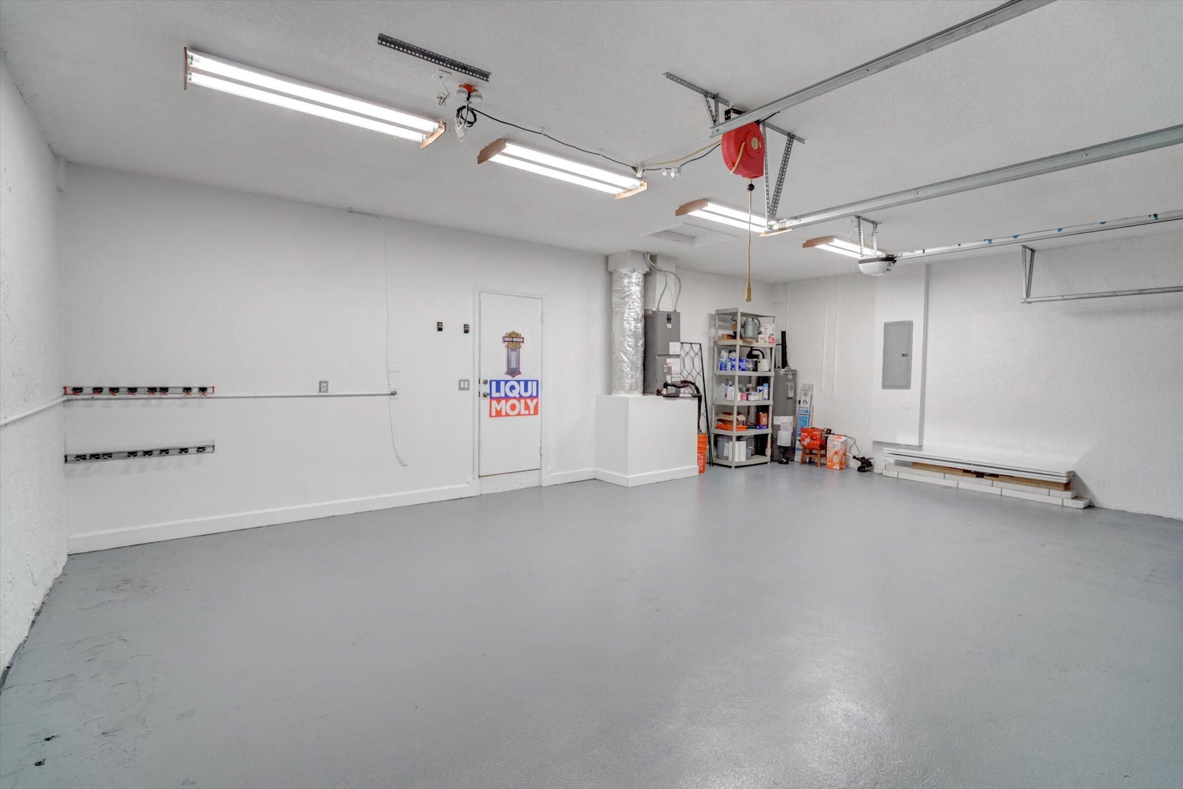 WINDSOR PALMS - Residential