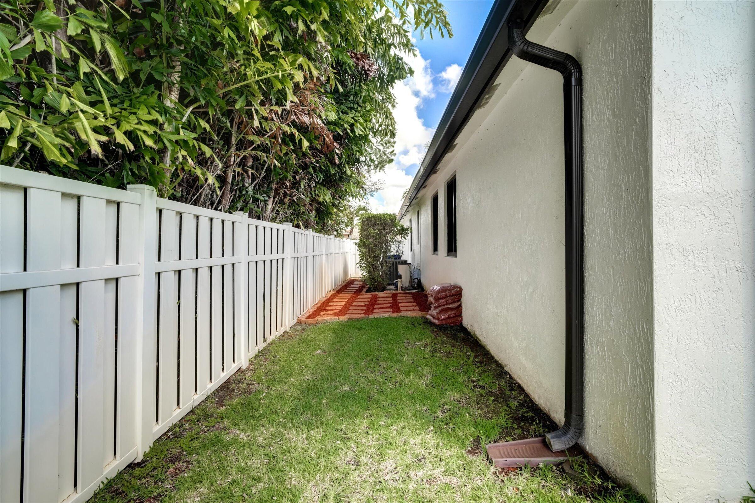 WINDSOR PALMS - Residential