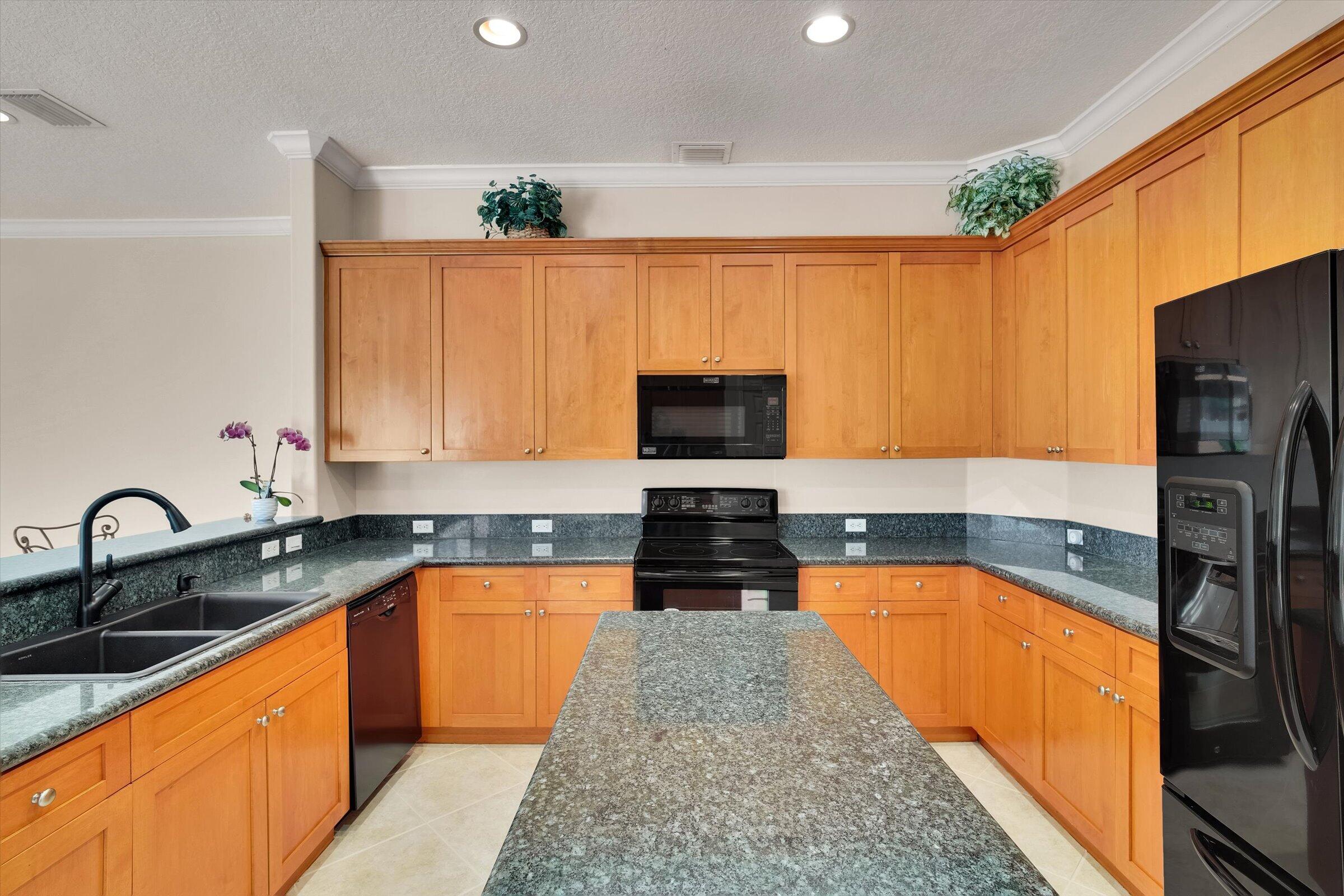 WINDSOR PALMS - Residential