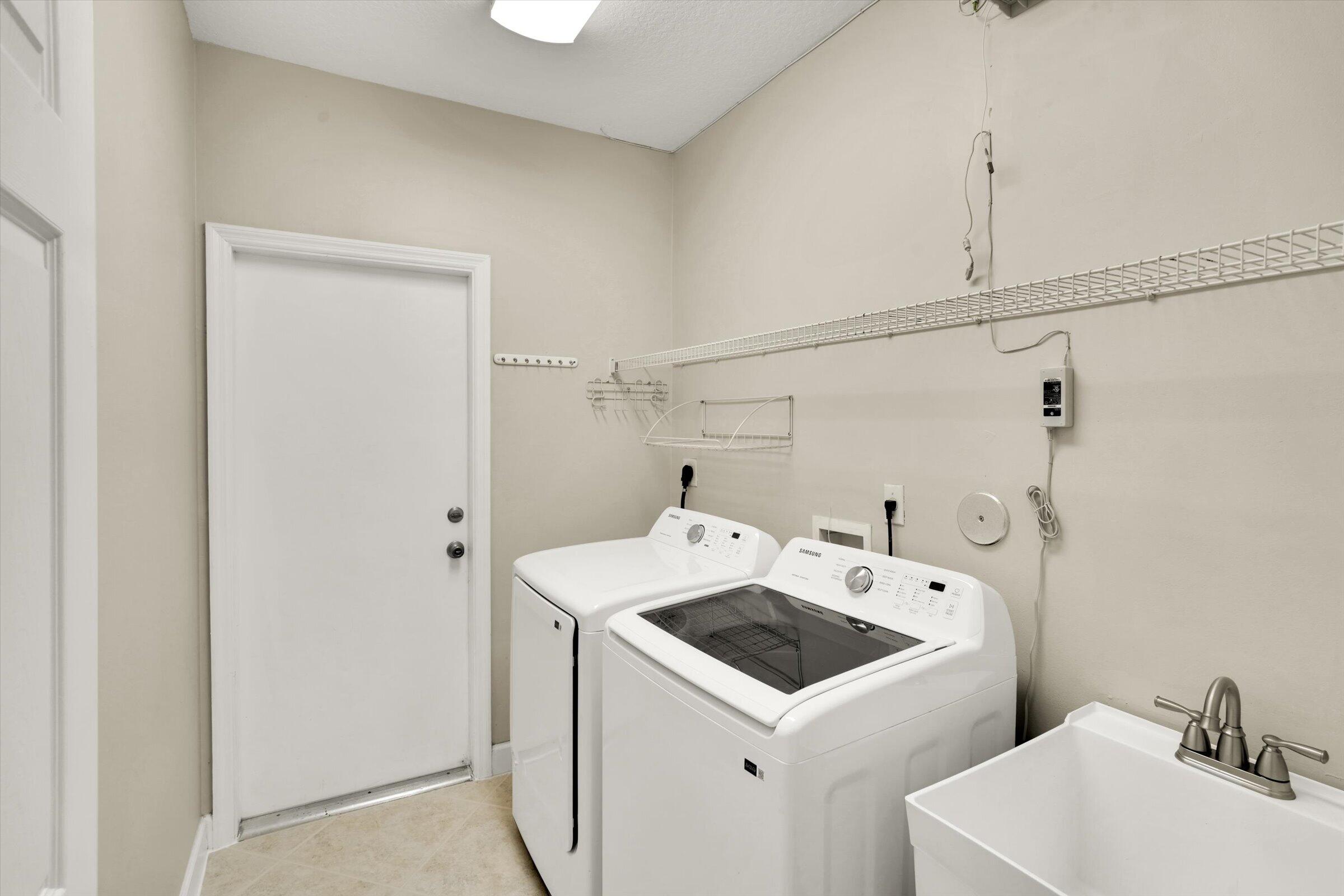 WINDSOR PALMS - Residential