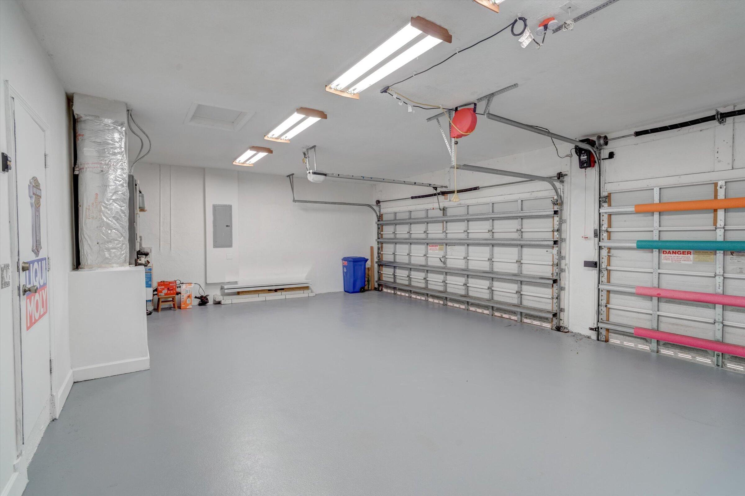 WINDSOR PALMS - Residential