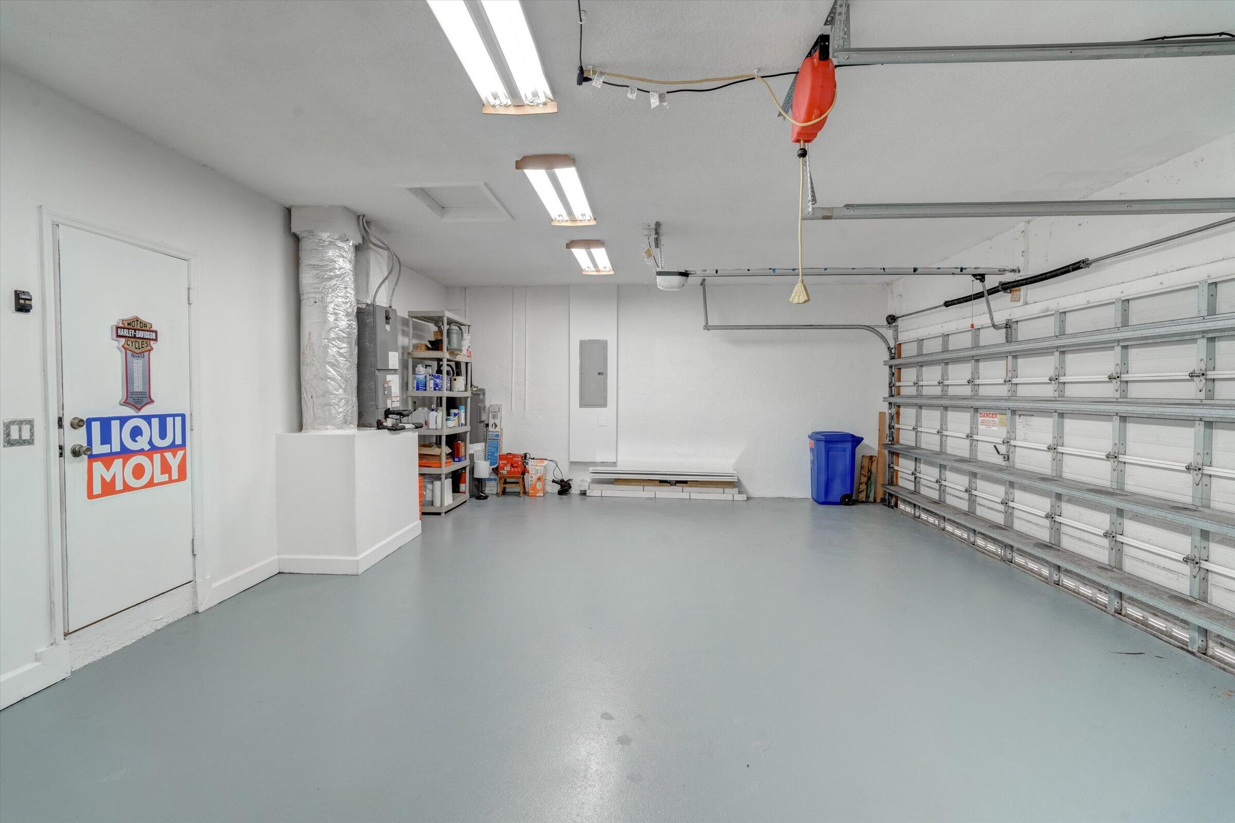 WINDSOR PALMS - Residential