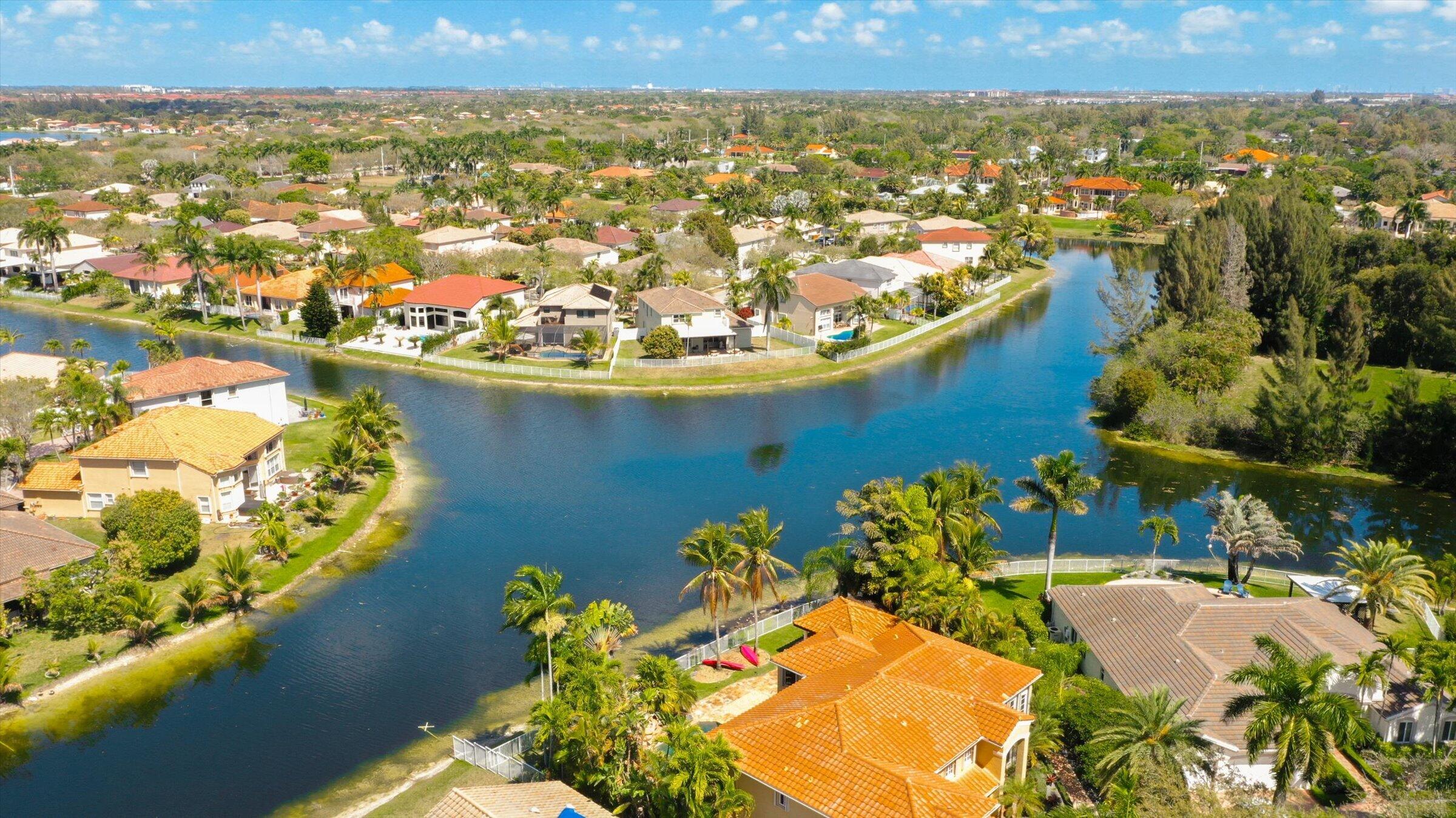 WINDSOR PALMS - Residential