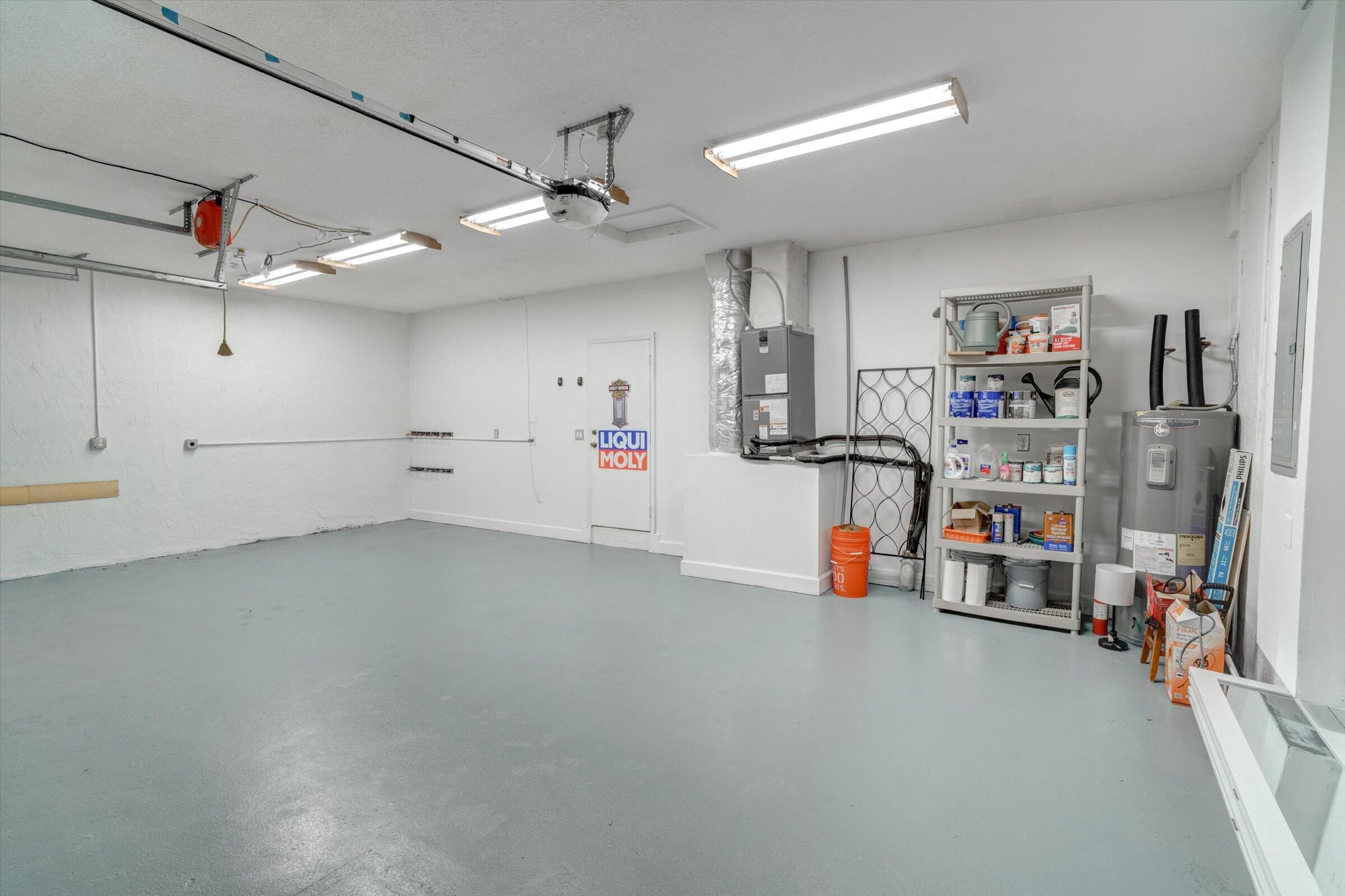 WINDSOR PALMS - Residential