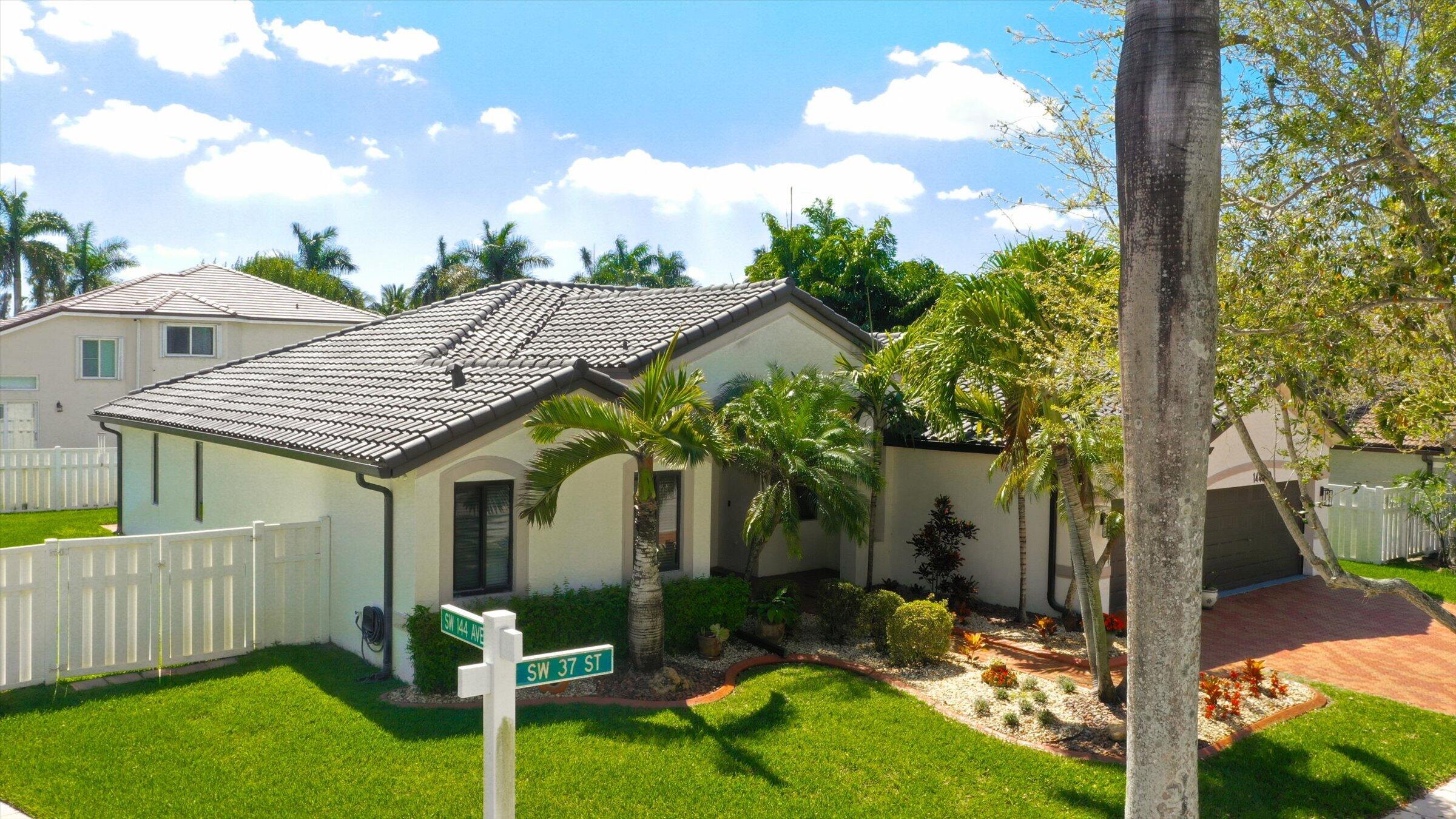 WINDSOR PALMS - Residential