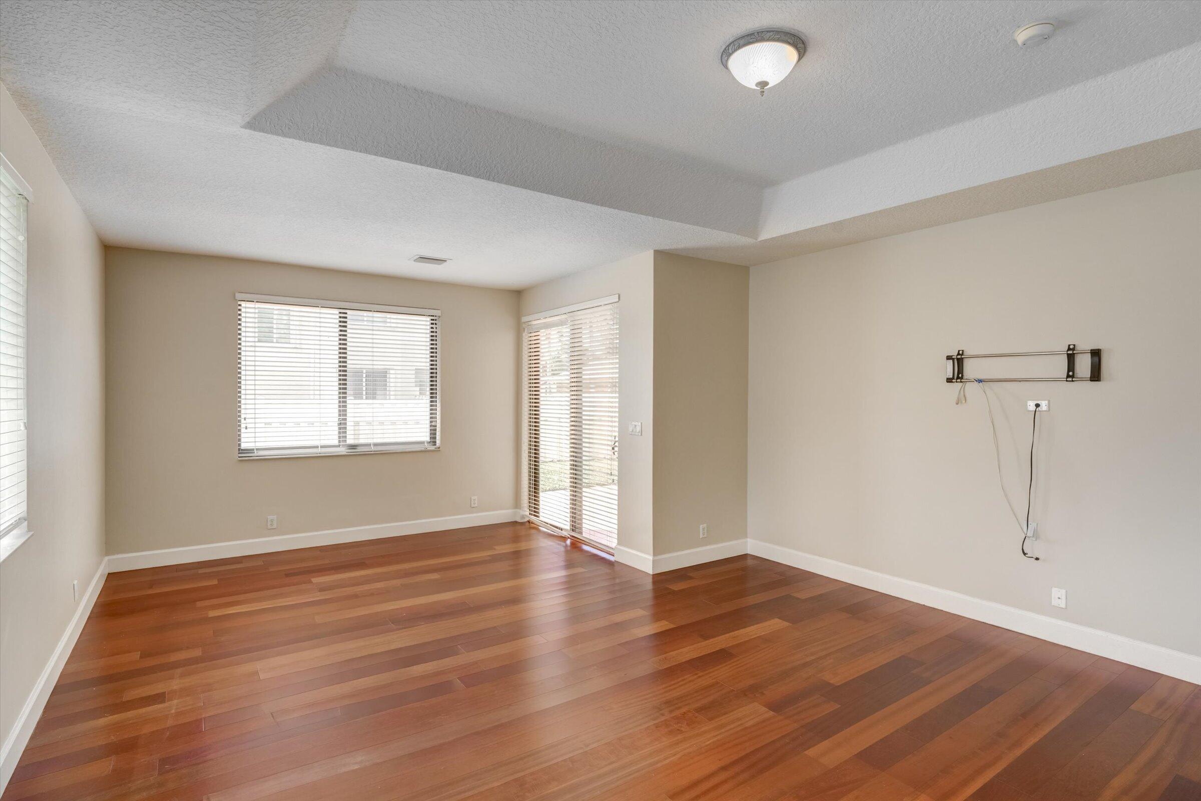 WINDSOR PALMS - Residential