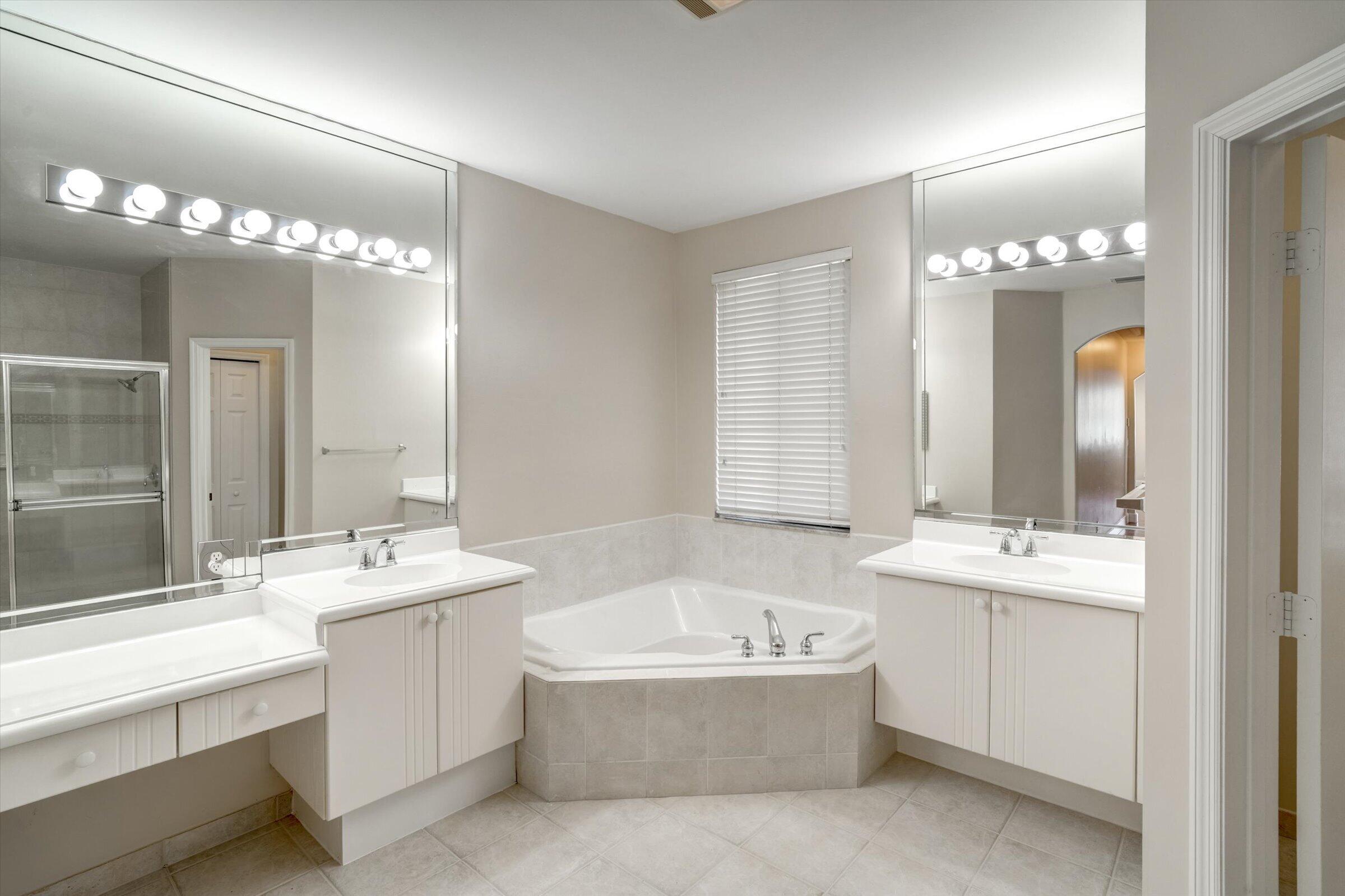 WINDSOR PALMS - Residential