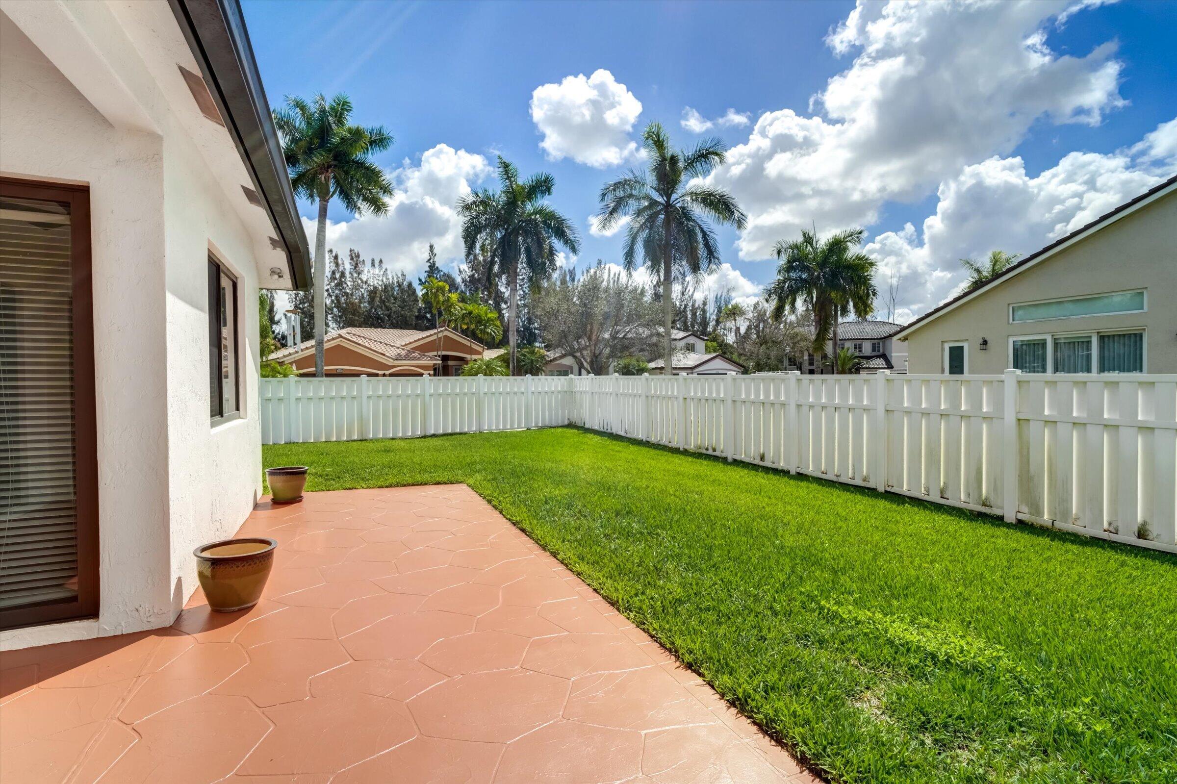 WINDSOR PALMS - Residential