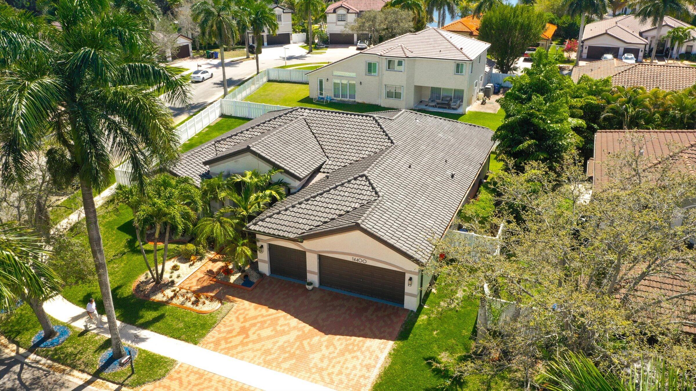 WINDSOR PALMS - Residential