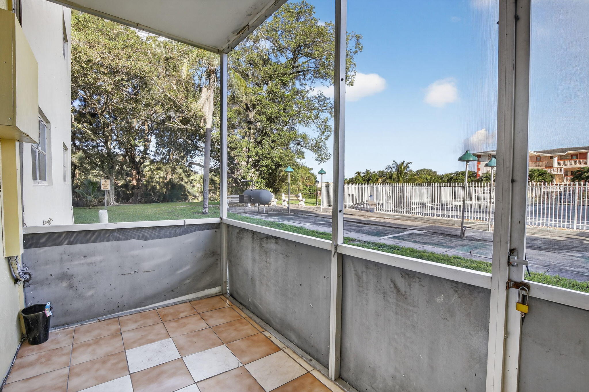 LAKE PARK GARDENS 4 INC CONDO - Residential