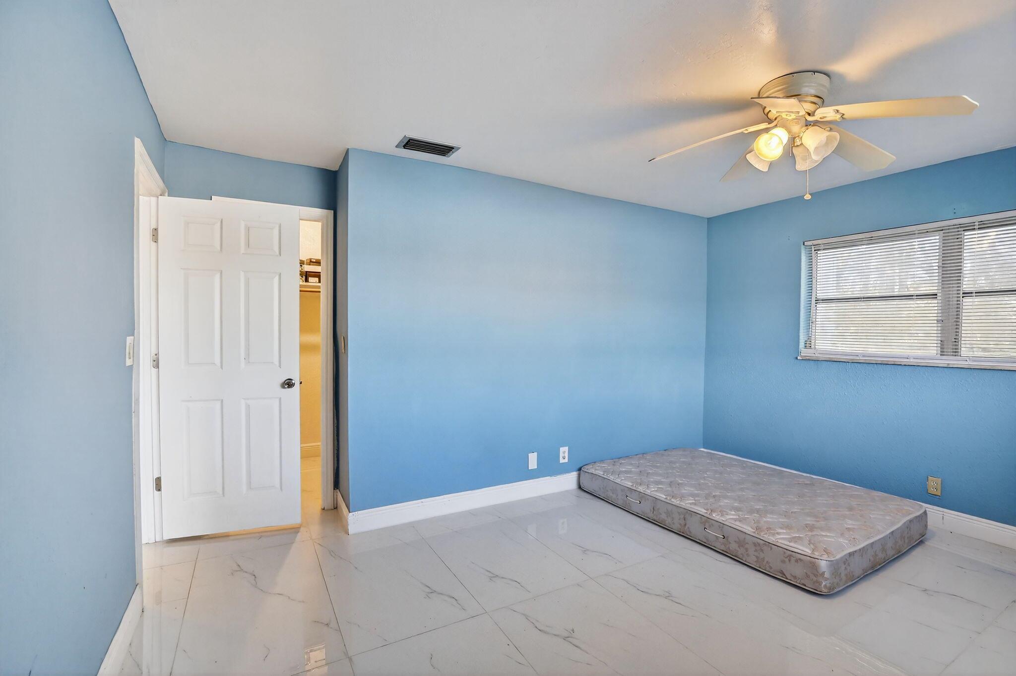 LAKE PARK GARDENS 4 INC C - Residential