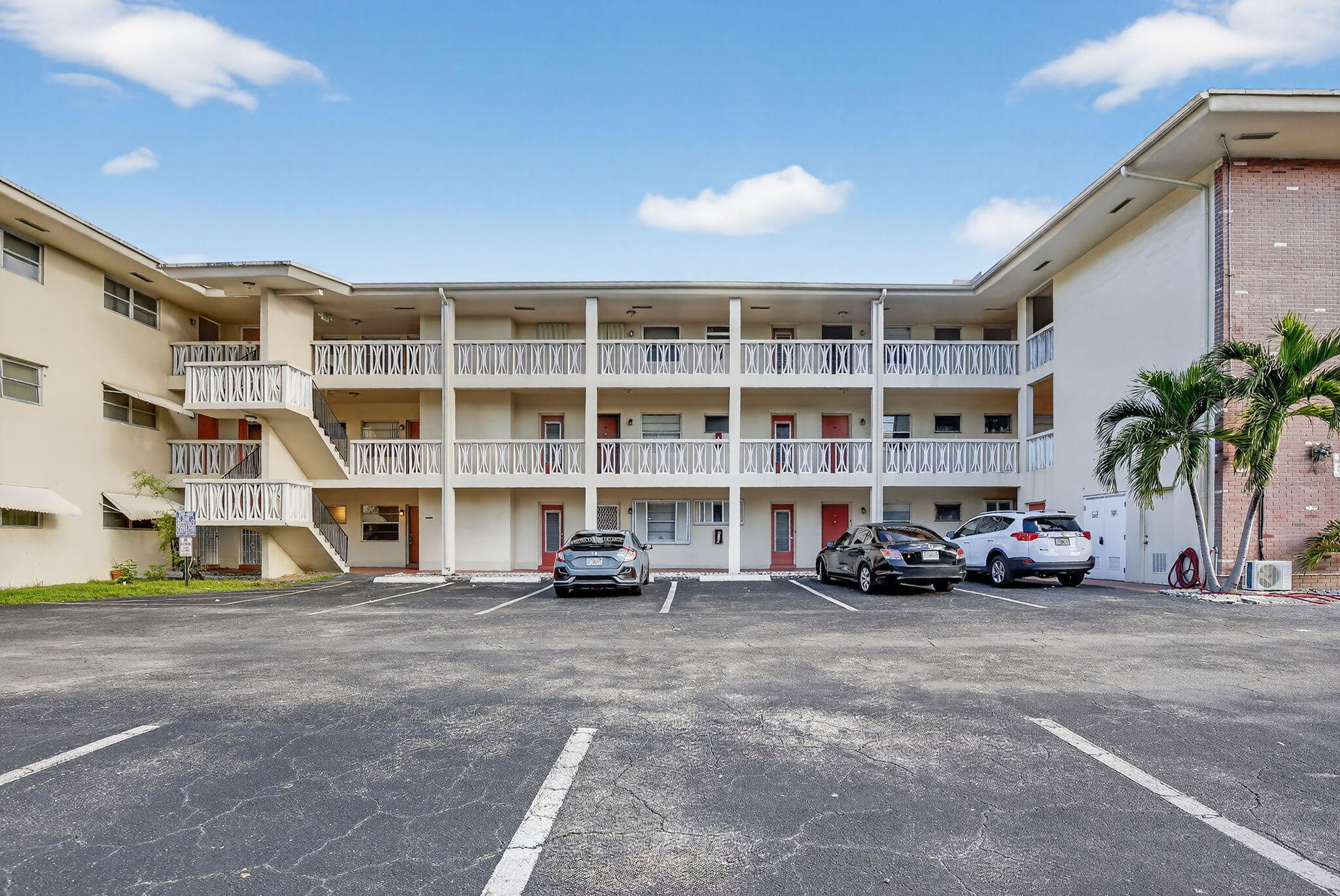 LAKE PARK GARDENS 4 INC CONDO - Residential