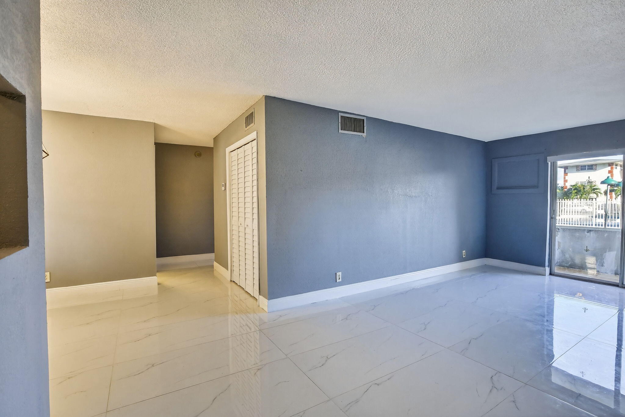 LAKE PARK GARDENS 4 INC CONDO - Residential