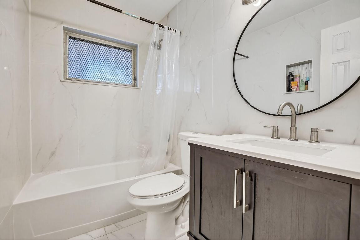 LAKE PARK GARDENS 4 INC CONDO - Residential