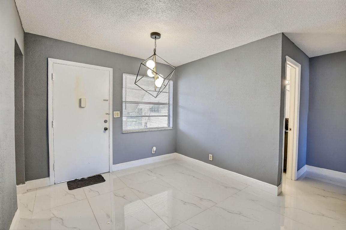 LAKE PARK GARDENS 4 INC CONDO - Residential