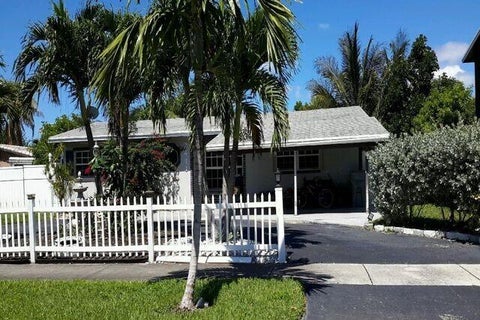 Photo of 2411 NE 2nd Terrace, Pompano Beach, FL 33064 (MLS # B26017081)