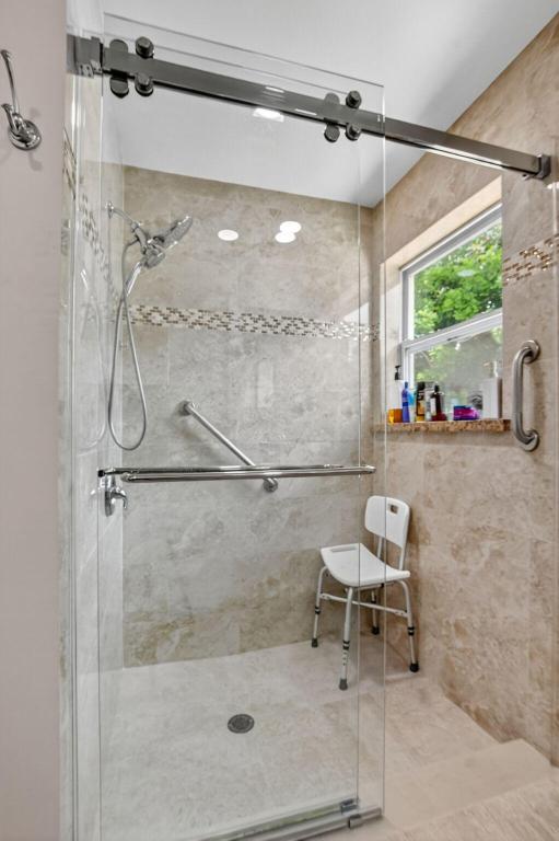 CRYSTAL HEIGHTS 80-48 B - Residential