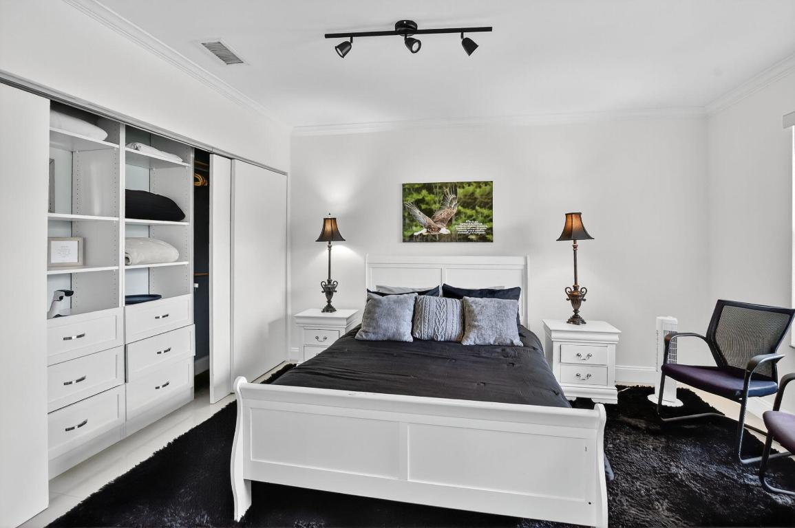 CRYSTAL HEIGHTS 80-48 B - Residential