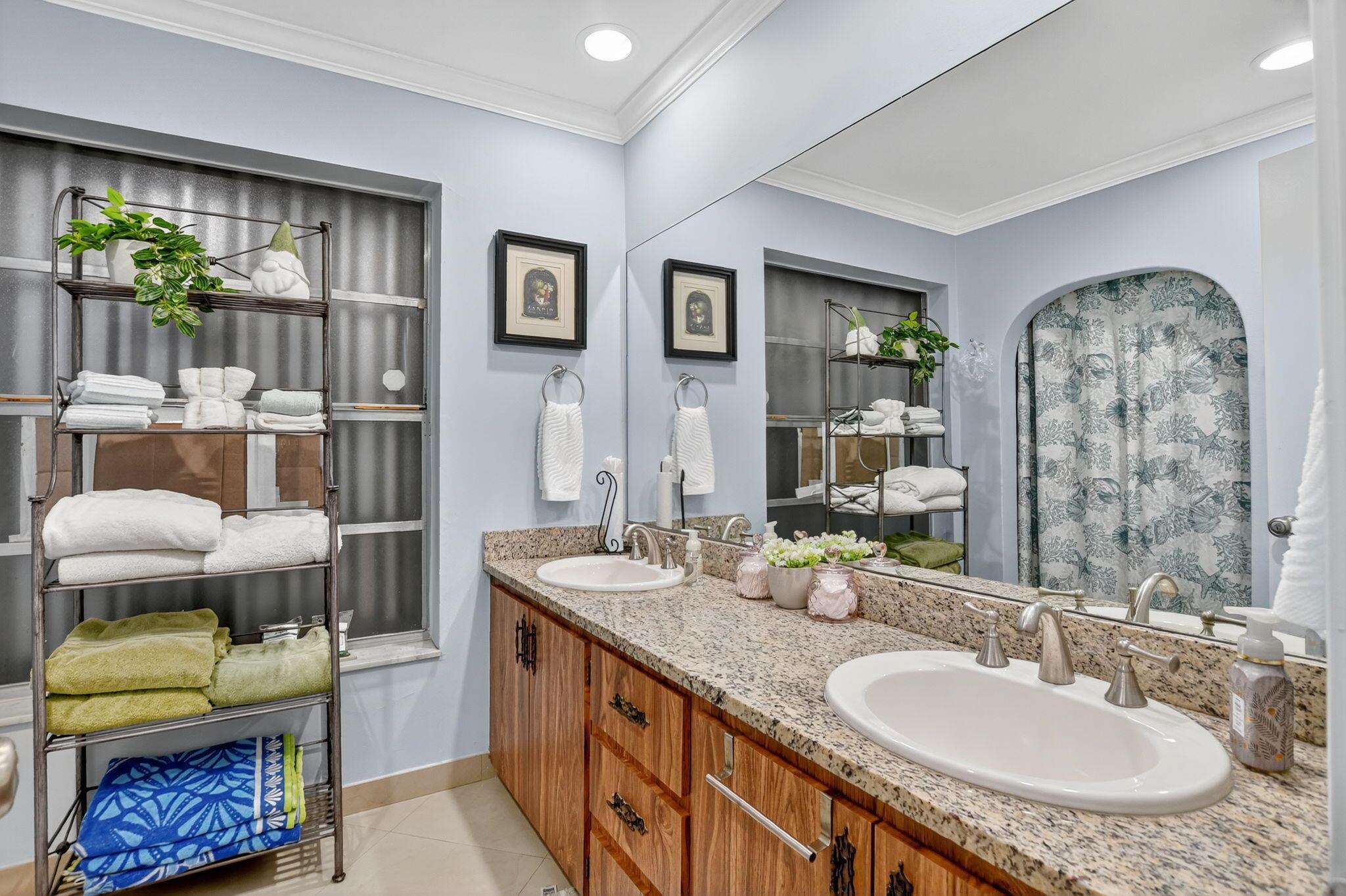 CRYSTAL HEIGHTS 80-48 B - Residential