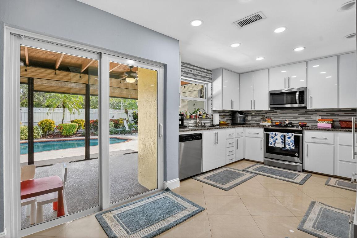 CRYSTAL HEIGHTS 80-48 B - Residential