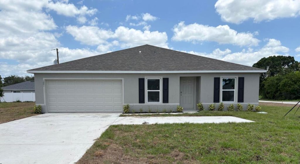 Photo of 1001 NW Bayshore Boulevard, Port Saint Lucie, FL 34983 (MLS # R11085778)