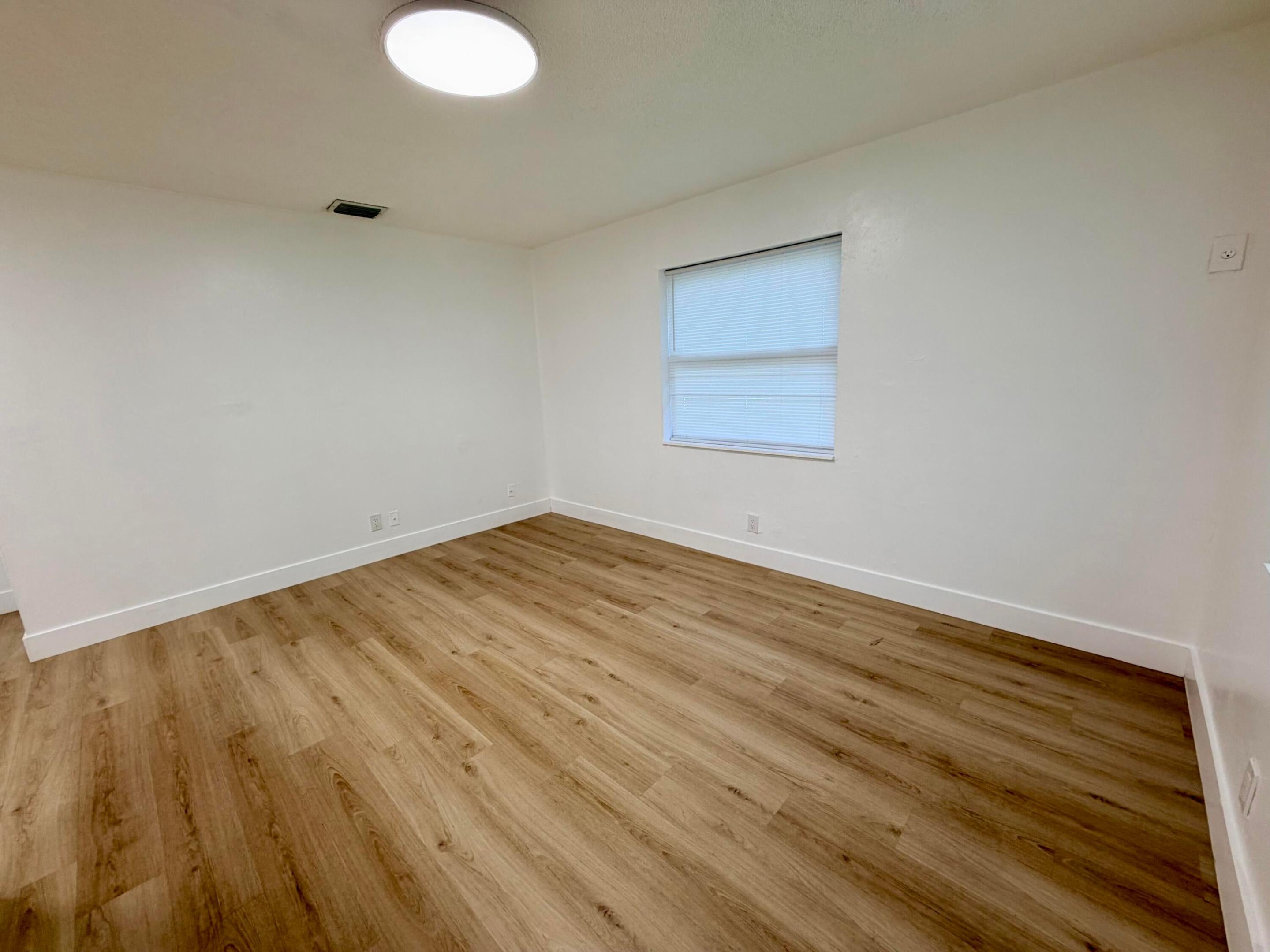 334 SW Avondale Drive 1