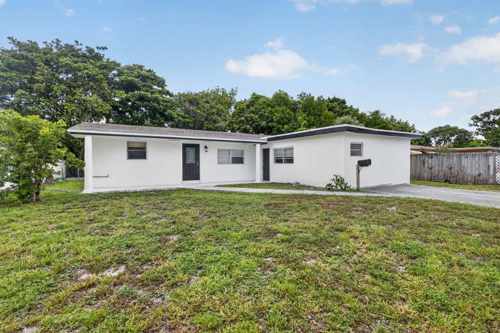 Photo of 1111 SW 31ST Avenue, Fort Lauderdale, FL 33312 (MLS # B26057917)