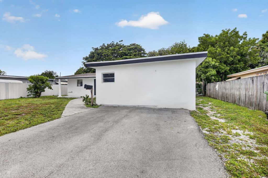 Photo of 1111 SW 31ST Avenue, Fort Lauderdale, FL 33312 (MLS # B26057917)