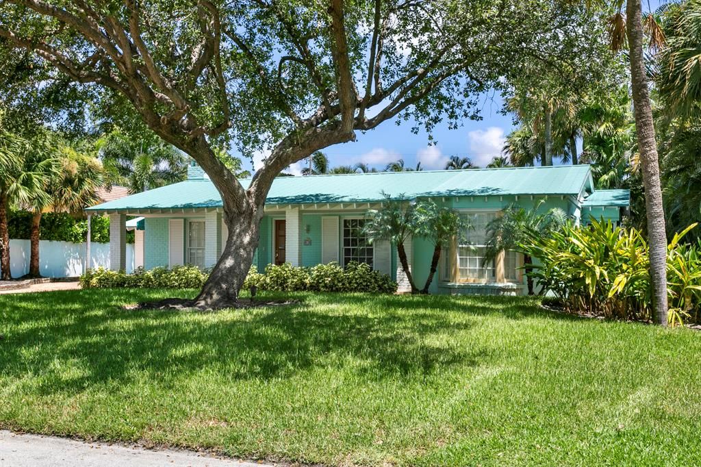Photo of 127 Miramar Way, West Palm Beach, FL 33405 (MLS # R10739973)