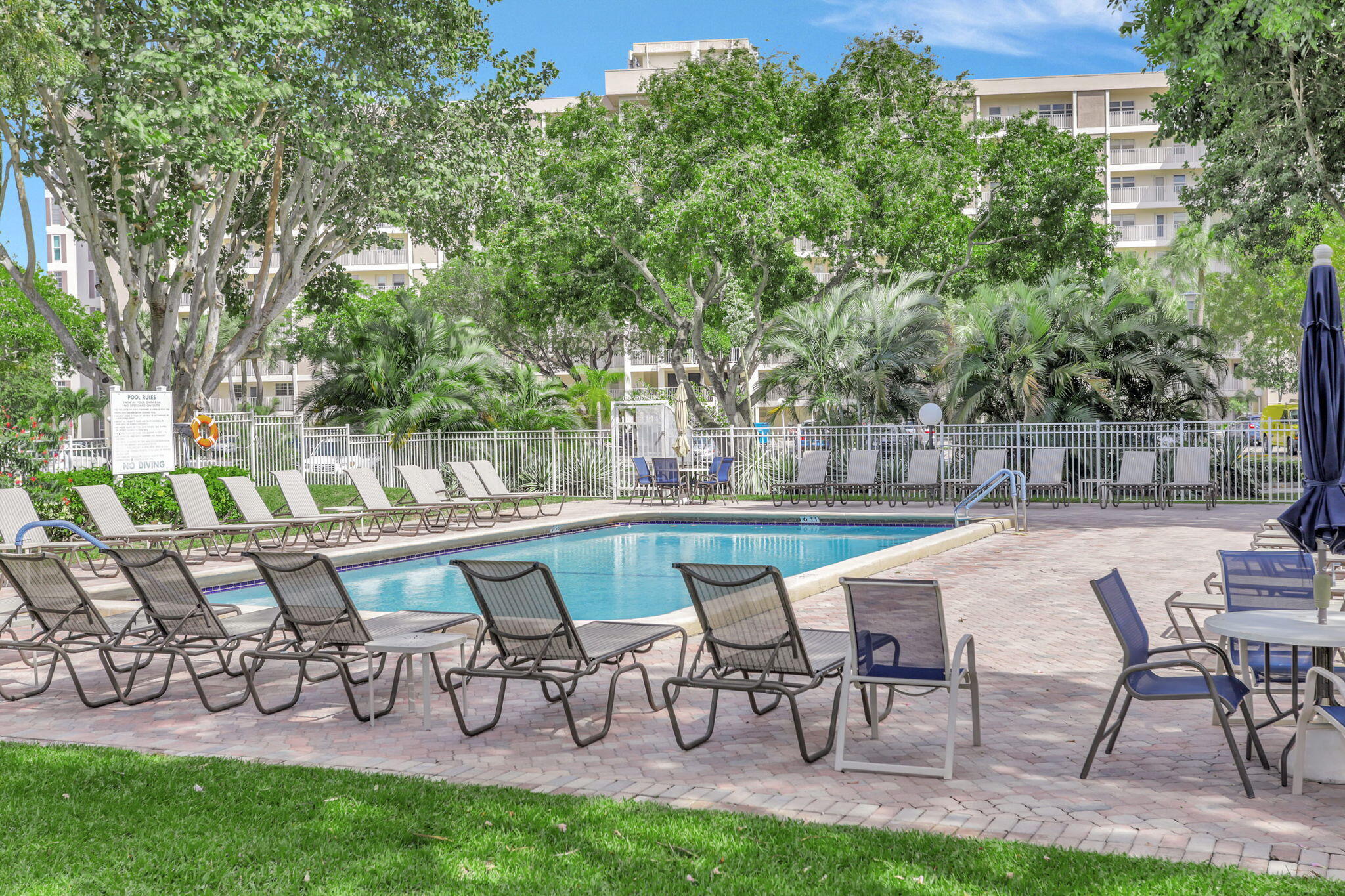NO 17 PALM-AIRE COUNTRY CLUB - Residential