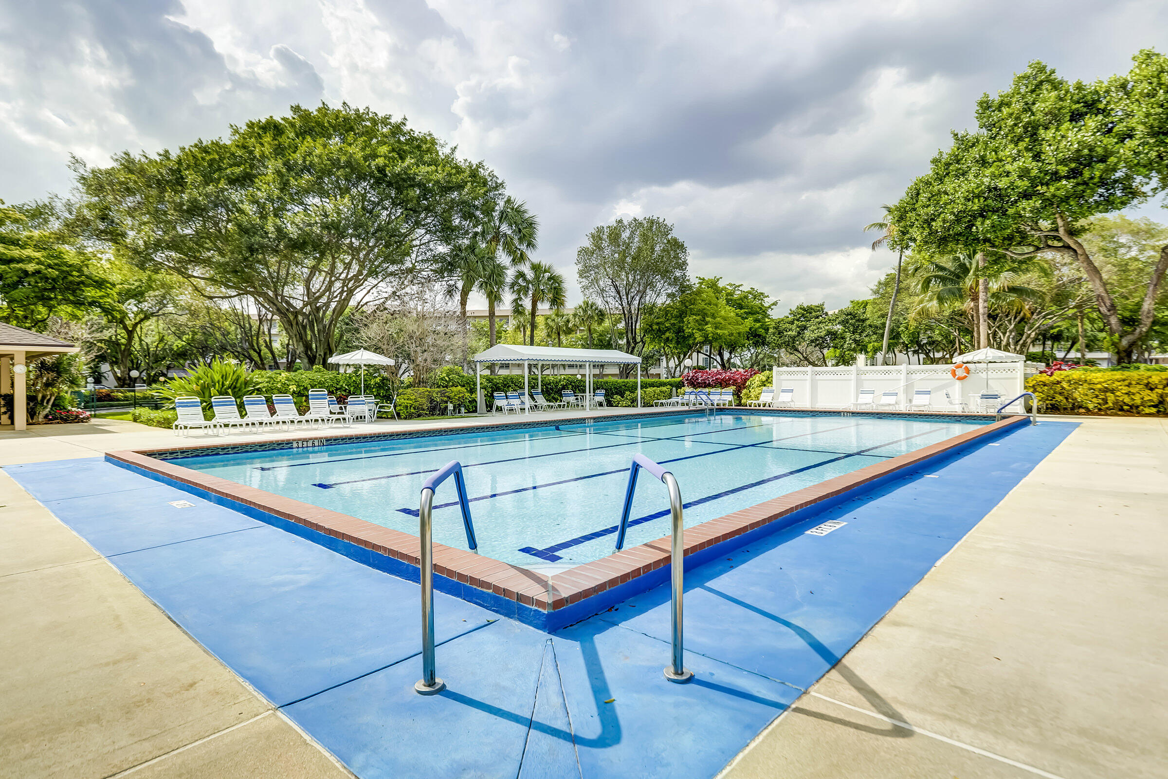 NO 17 PALM-AIRE COUNTRY CLUB - Residential