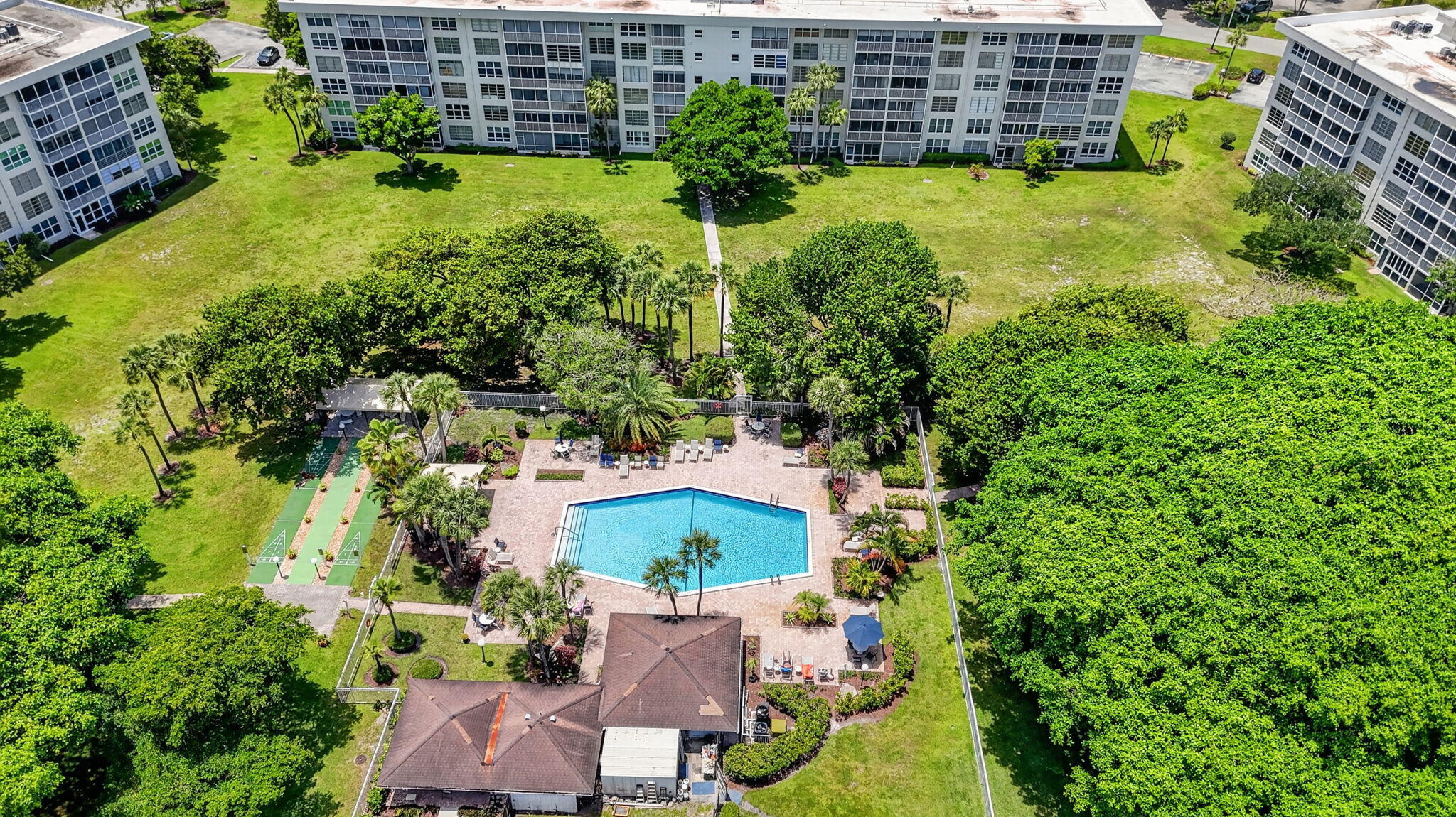 NO 17 PALM-AIRE COUNTRY CLUB - Residential