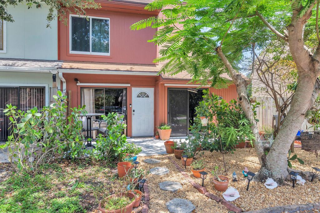 Photo of 9101 Green Meadows Way, Palm Beach Gardens, FL 33418 (MLS # R10904732)